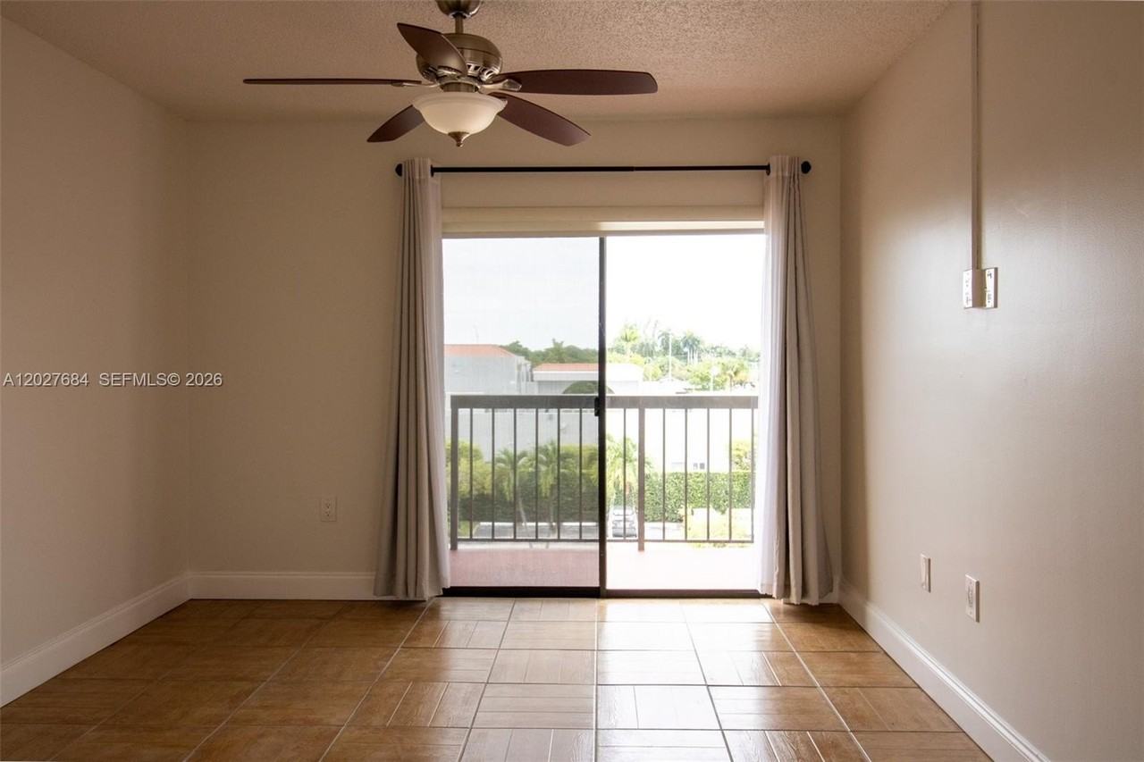 995 Sw 84th Ave #408 - Photo 4 of 38