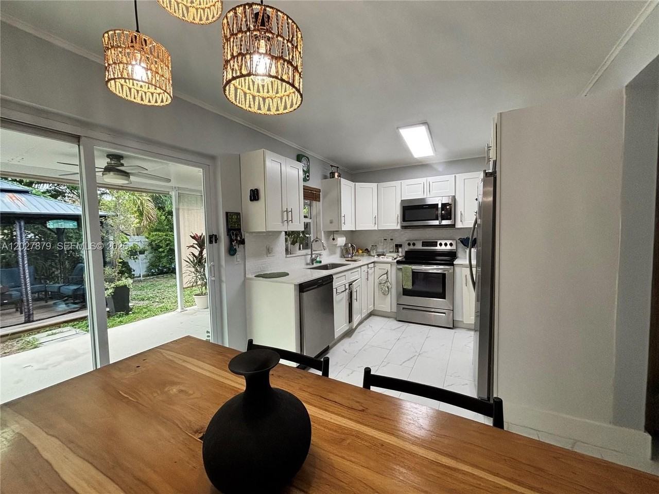 3240 Sw 66th Ter - Photo 6 of 32