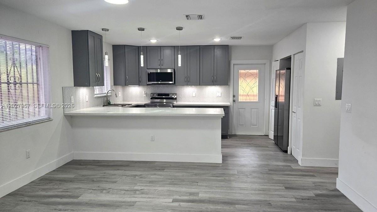 4952 Nw 21st Ave #0 - Photo 5 of 23
