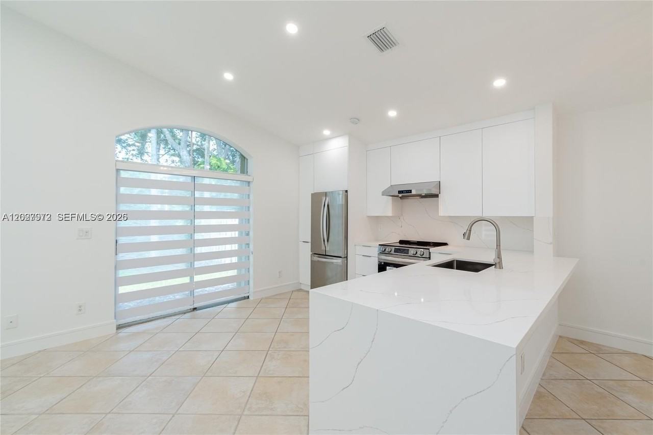 812 Garnet Cir #812 - Photo 3 of 17