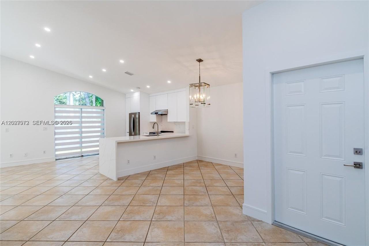 812 Garnet Cir #812 - Photo 4 of 17