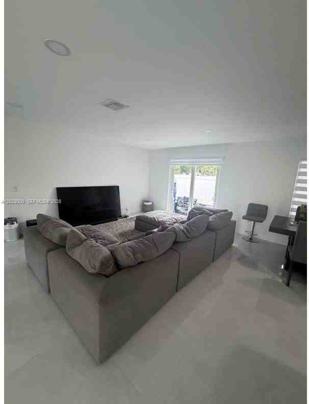 1110 S 14th Ave - Photo 7 of 21