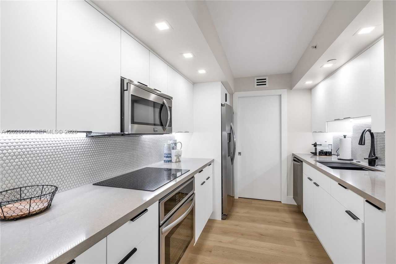 6917 Collins Ave #1404 - Photo 2 of 22