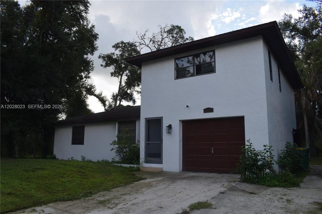 17113 Russell Ave - Photo 2 of 21