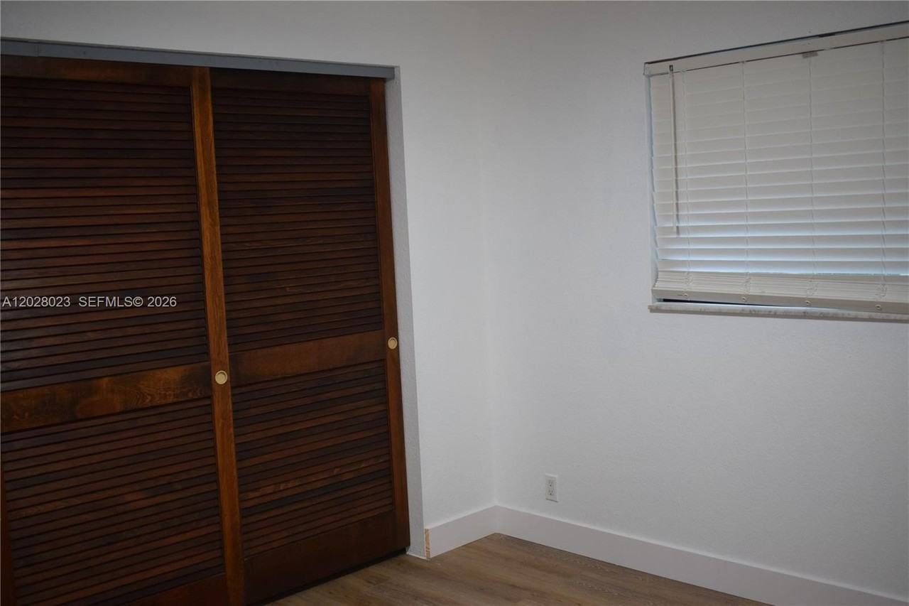 17113 Russell Ave - Photo 7 of 21
