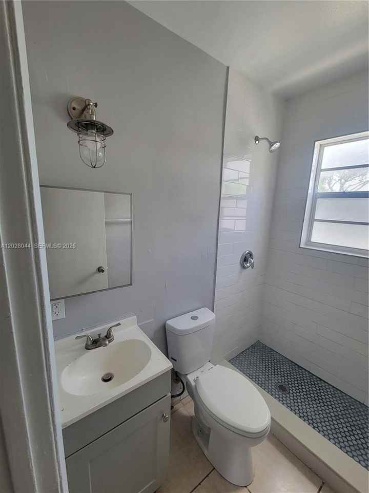 1720 Nw 1st Pl #1 - Photo 7 of 13