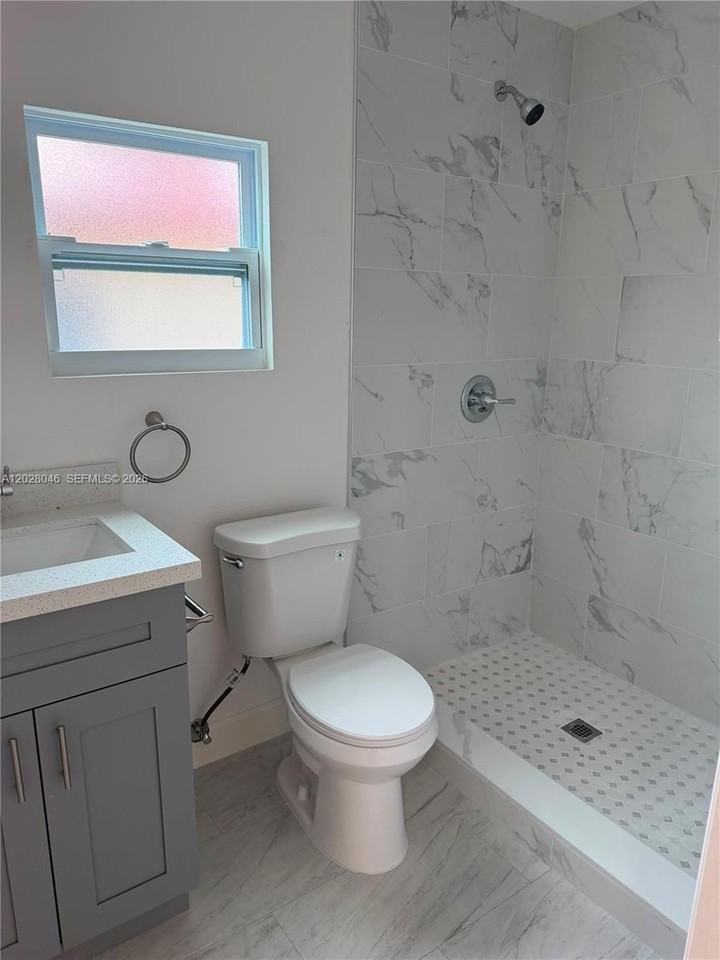 19321 Sw 196th St #1 - Photo 7 of 10