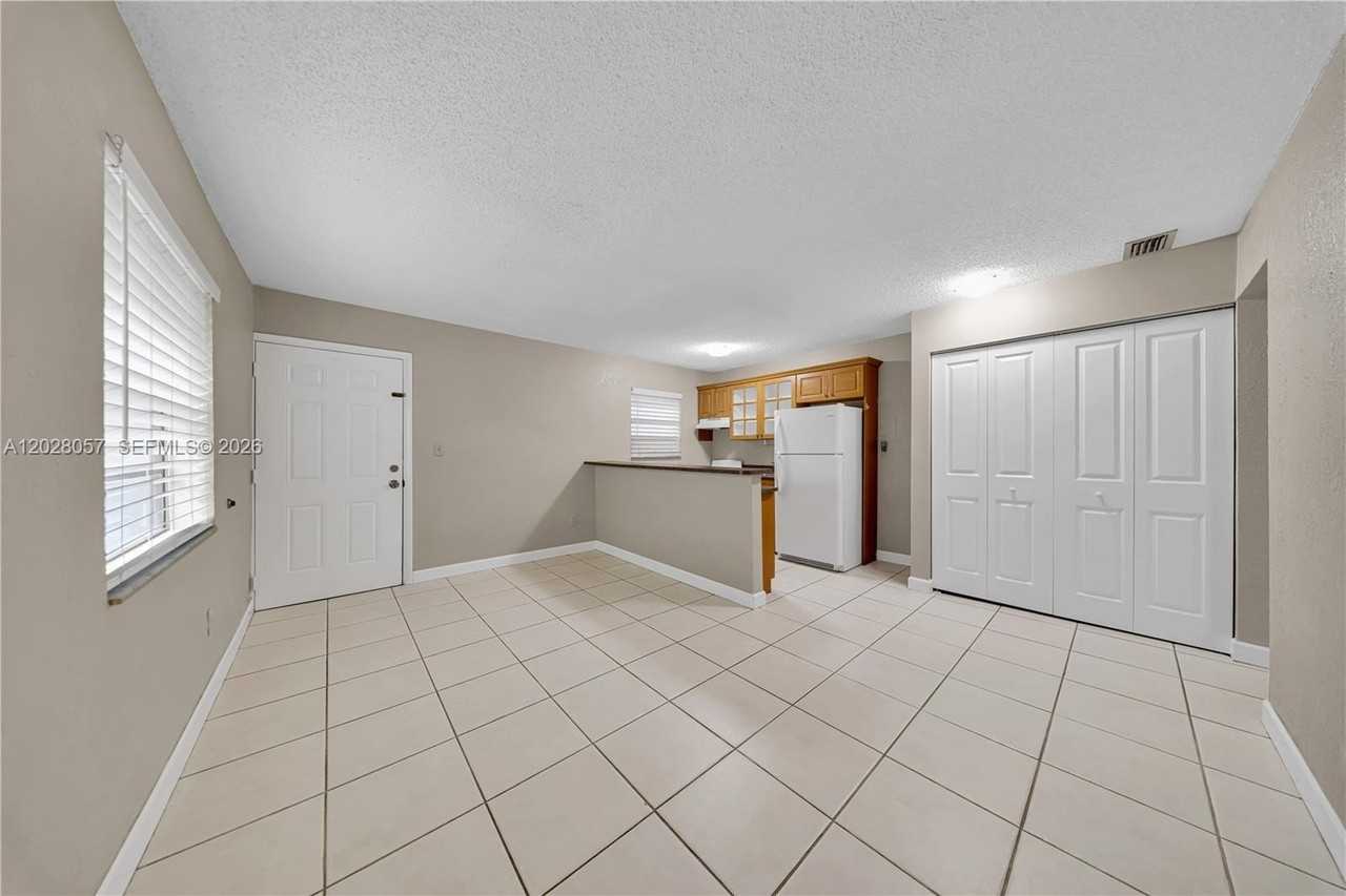 9751 Wayne Ave #6 - Photo 2 of 25