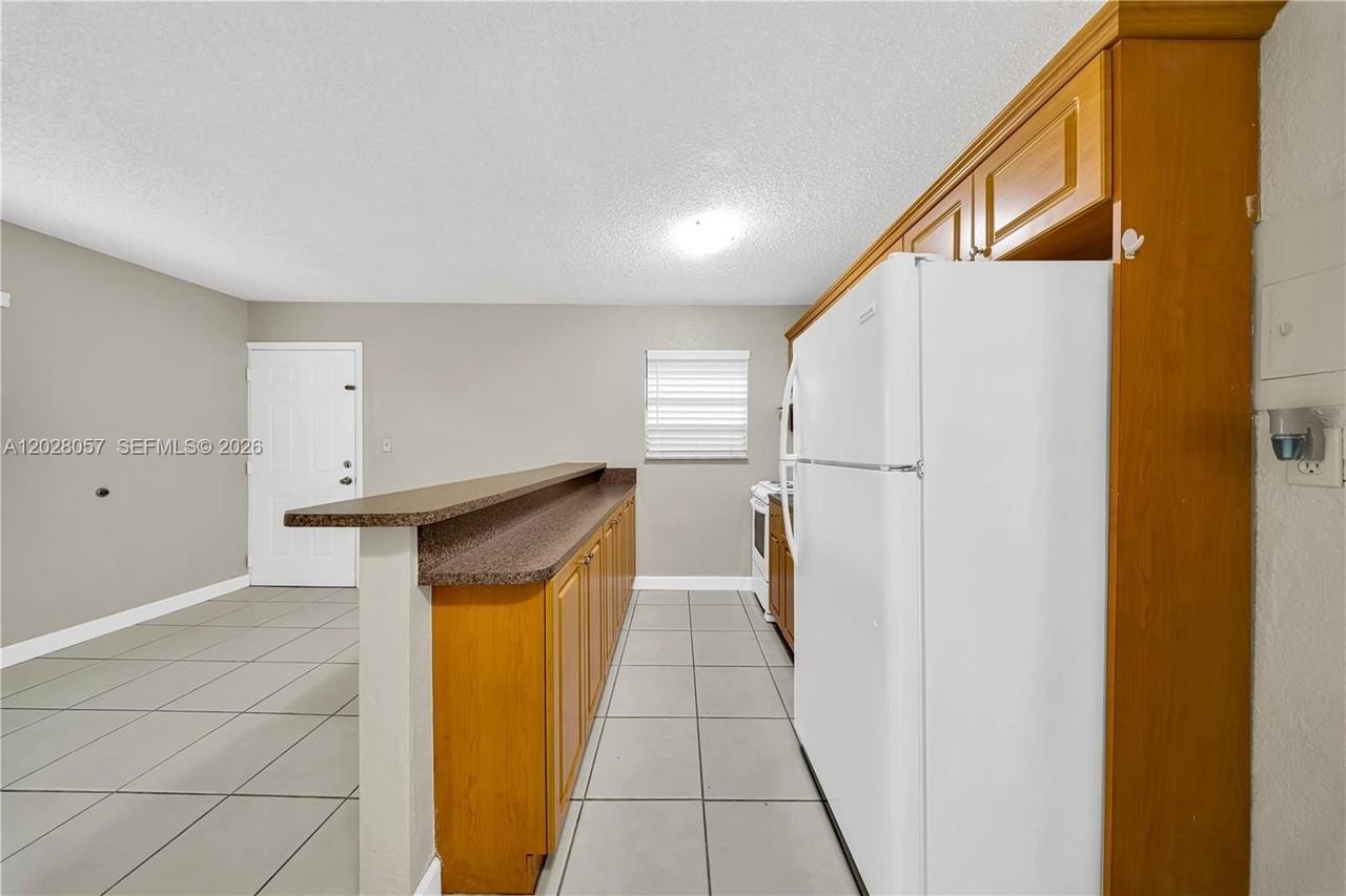 9751 Wayne Ave #6 - Photo 3 of 25