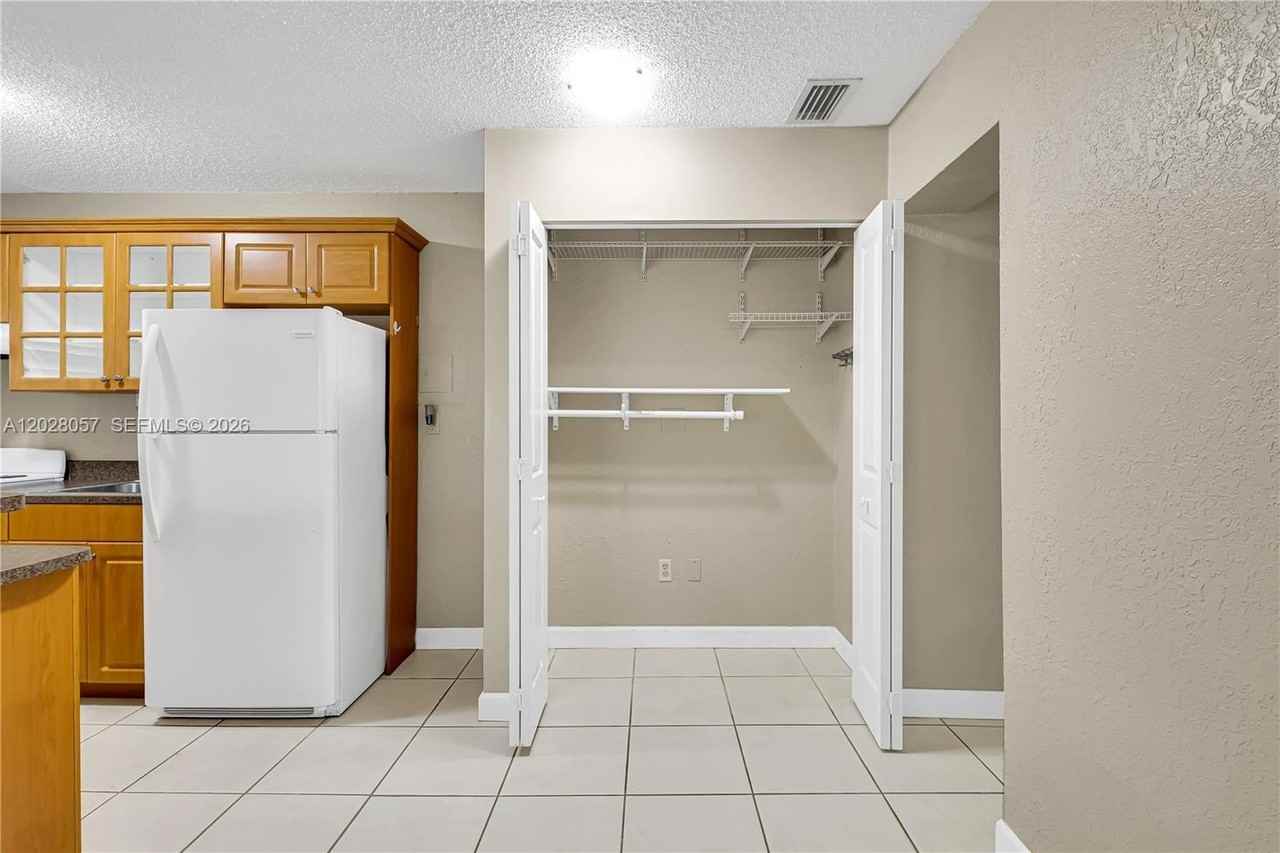 9751 Wayne Ave #6 - Photo 4 of 25