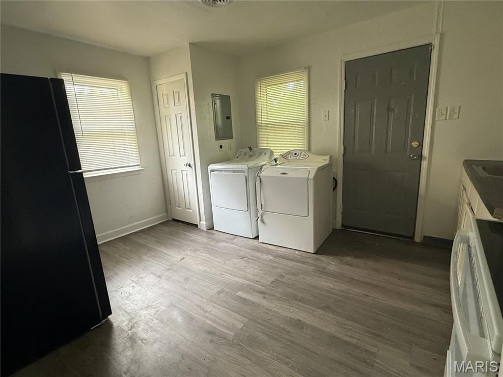470 Mueller Ave - Photo 2 of 8