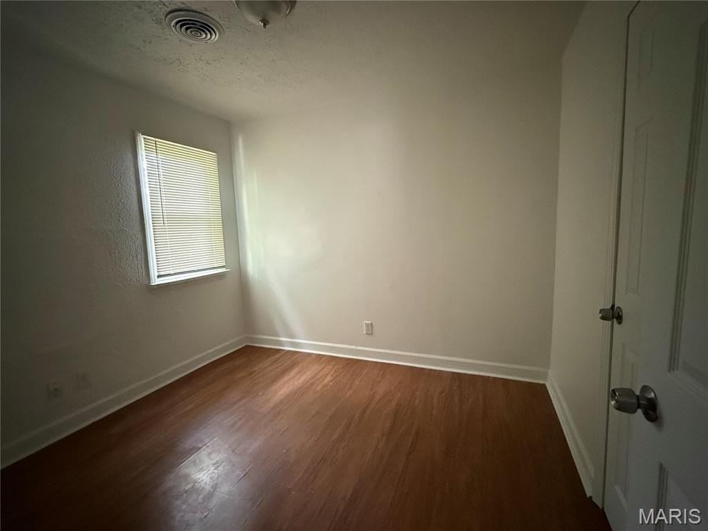 470 Mueller Ave - Photo 6 of 8