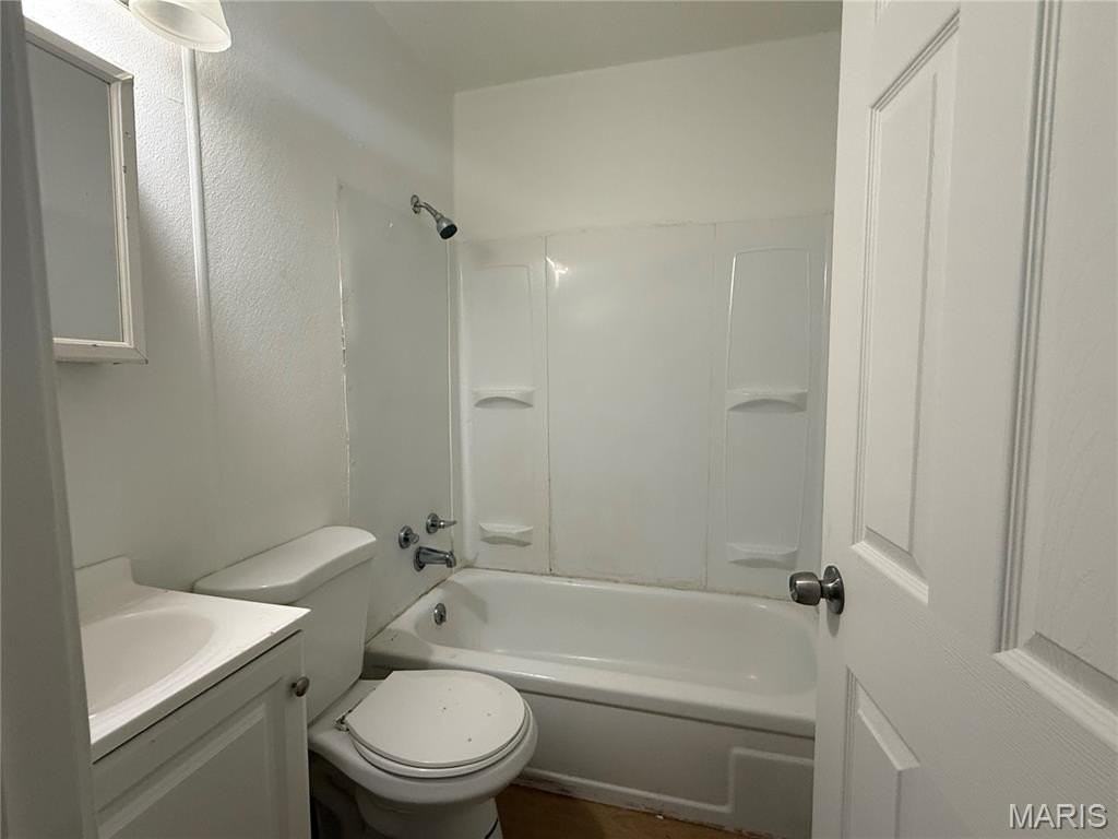 470 Mueller Ave - Photo 7 of 8