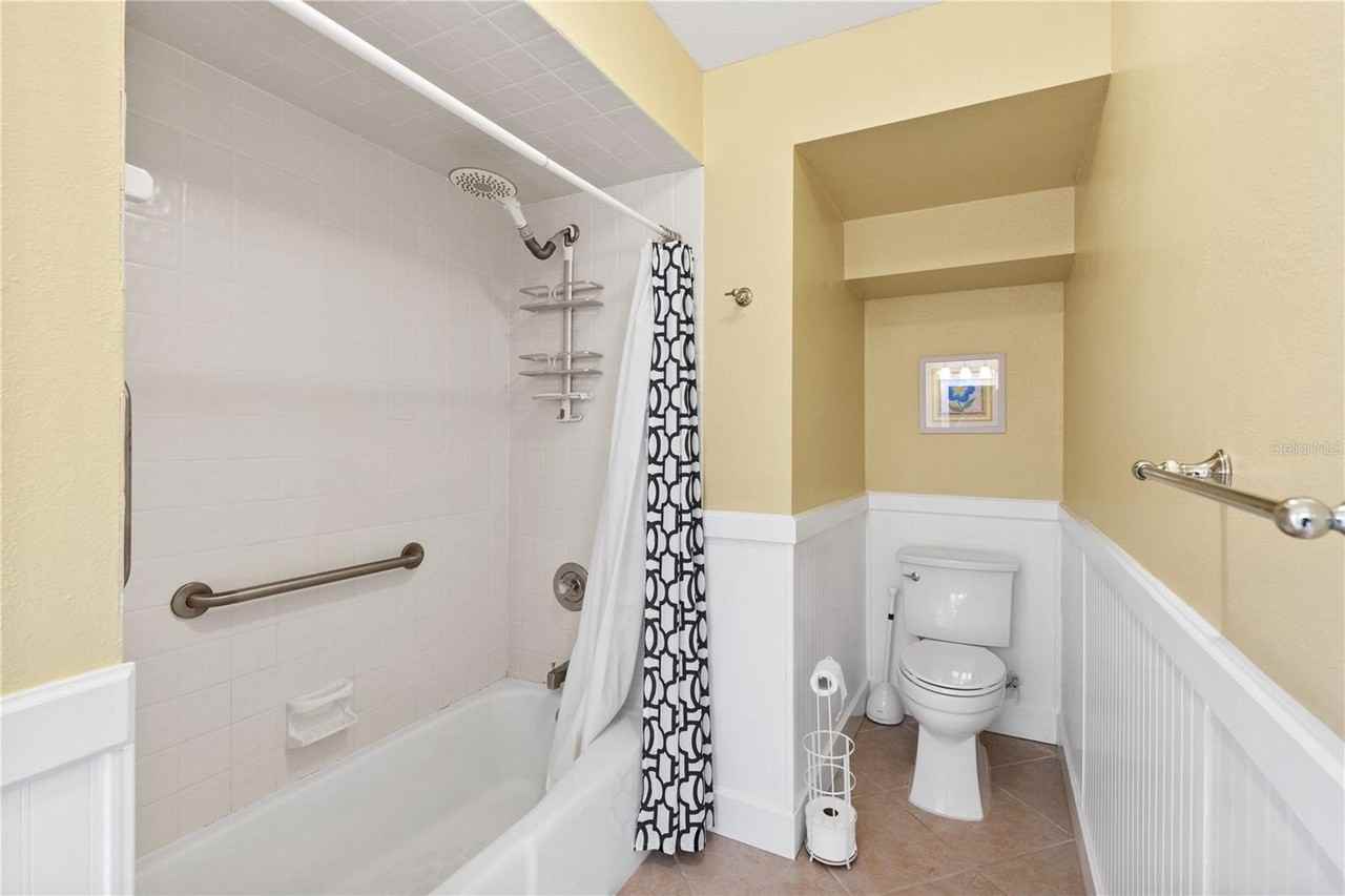 7860 Holiday Dr - Photo 6 of 36