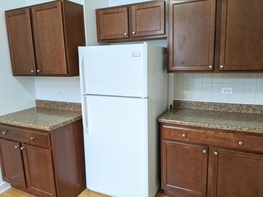 712 Seward St - Photo 5 of 9