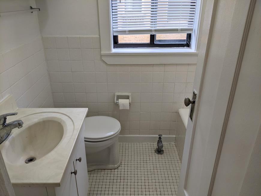 712 Seward St - Photo 7 of 9