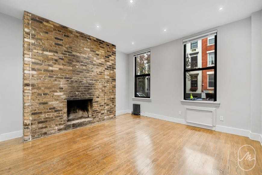 339 W 19th St - Photo 2 of 10