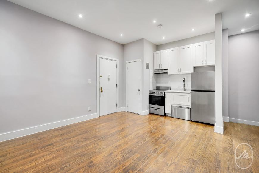 339 W 19th St - Photo 4 of 10