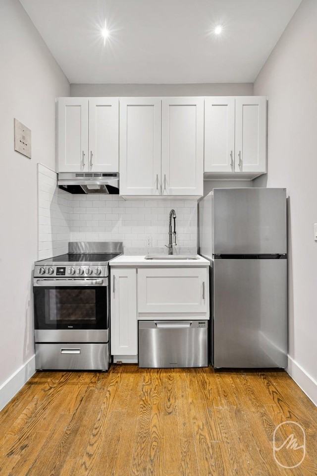 339 W 19th St - Photo 5 of 10