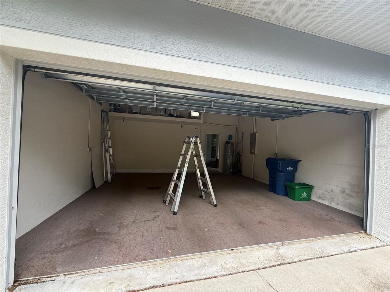 3132 Connemara Dr - Photo 3 of 19