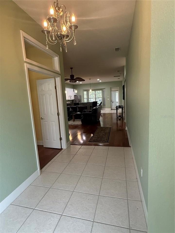3132 Connemara Dr - Photo 7 of 19