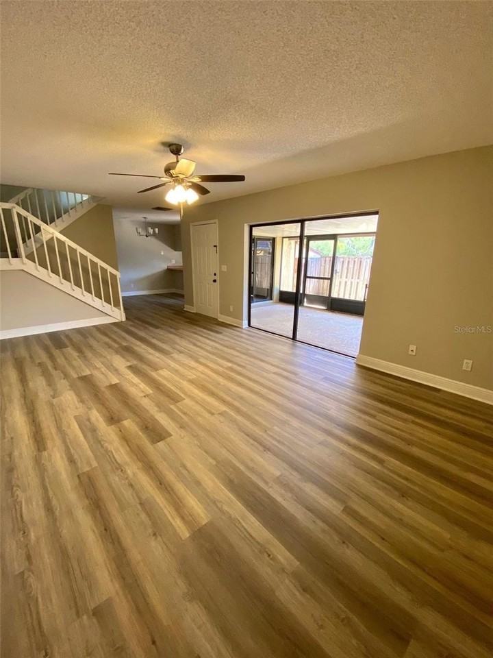 1004 Royal Oak Blvd - Photo 3 of 11