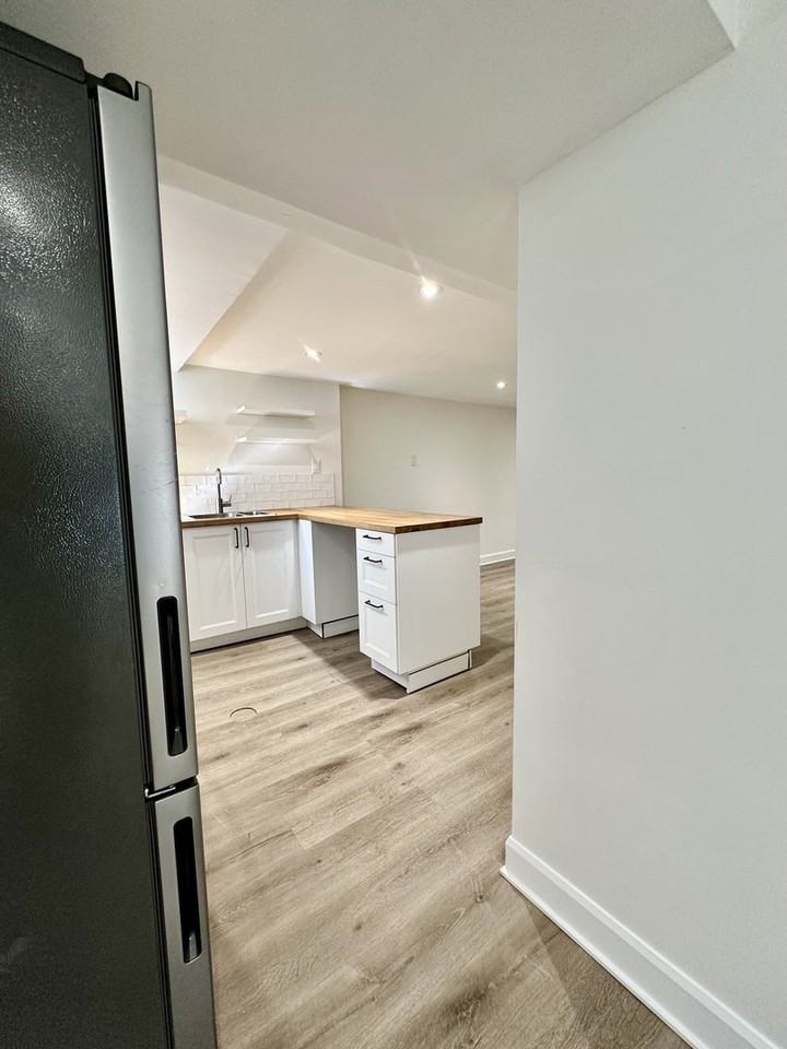 166 Delaware Ave - Photo 4 of 24