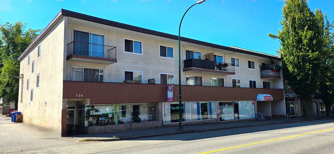 750 16th Ave W - Photo 2 of 14