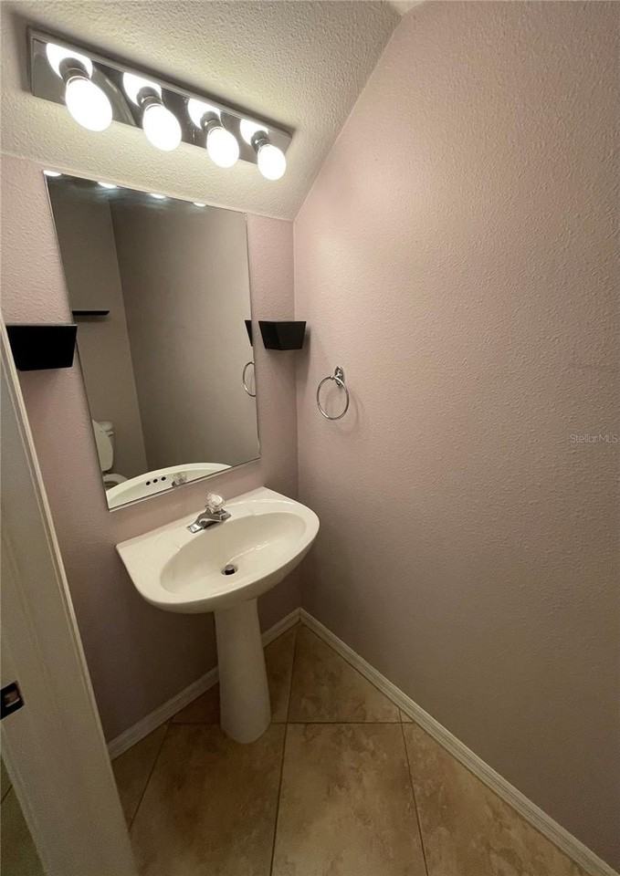 11219 Cedar Hollow Ln - Photo 7 of 26
