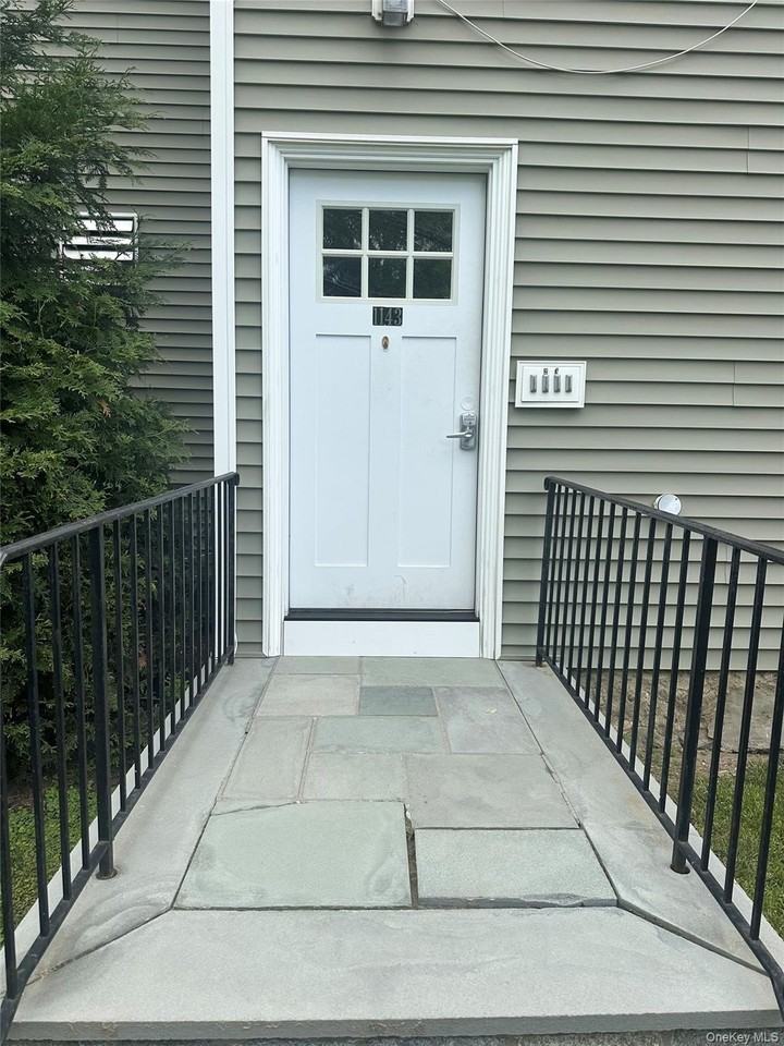 1143 E Main St #1 - Photo 7 of 9