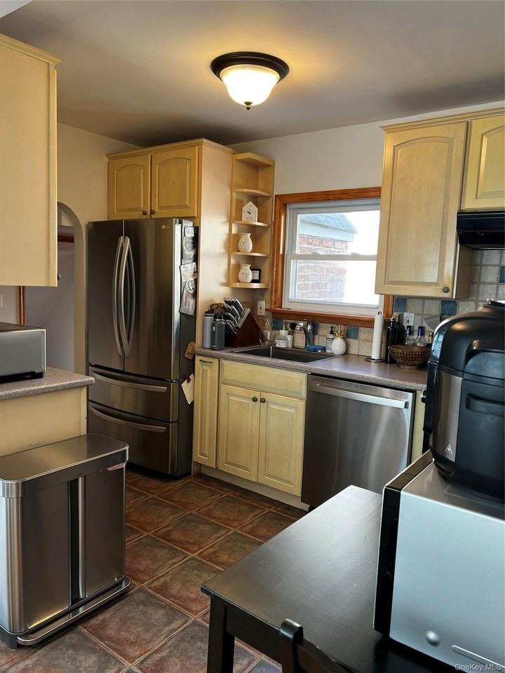 311 W Chester St - Photo 2 of 19