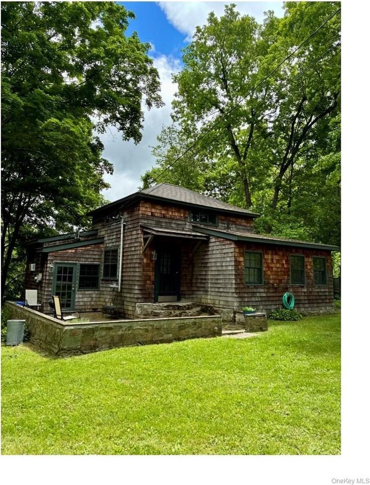 186 Taylor Rd - Photo 3 of 17