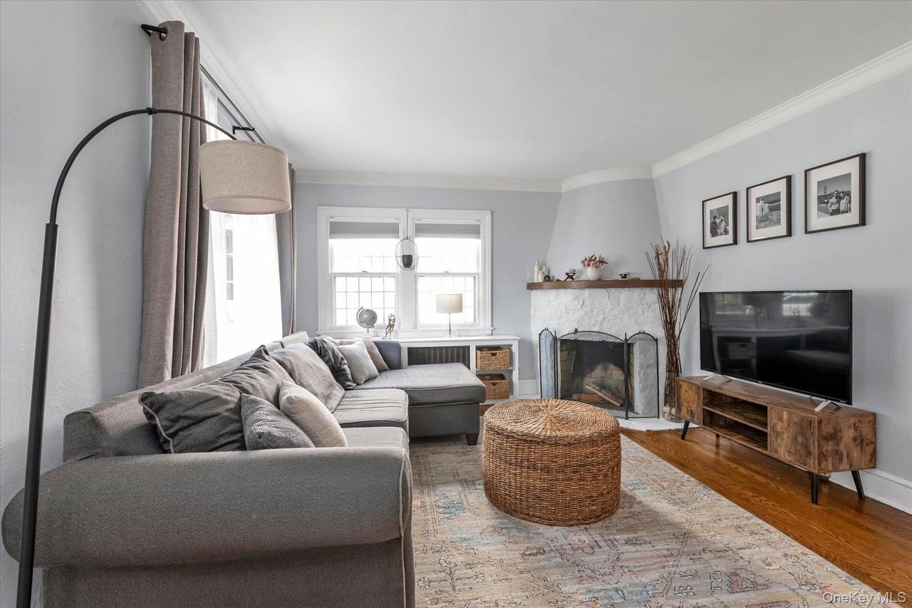 26 Latimer Ct - Photo 3 of 20