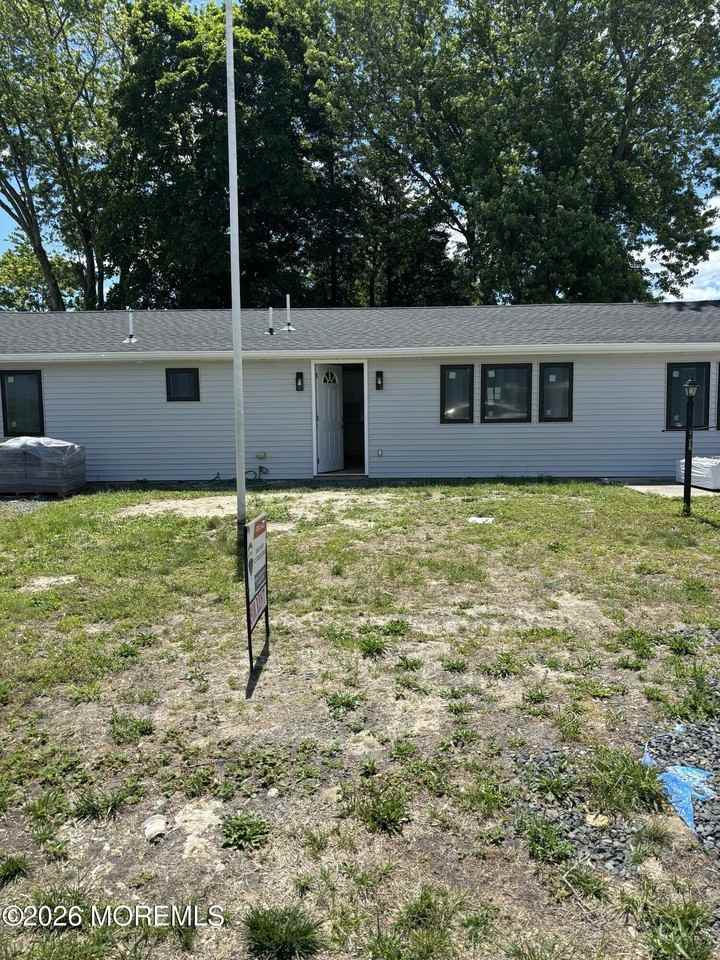 14 Skippers Blvd