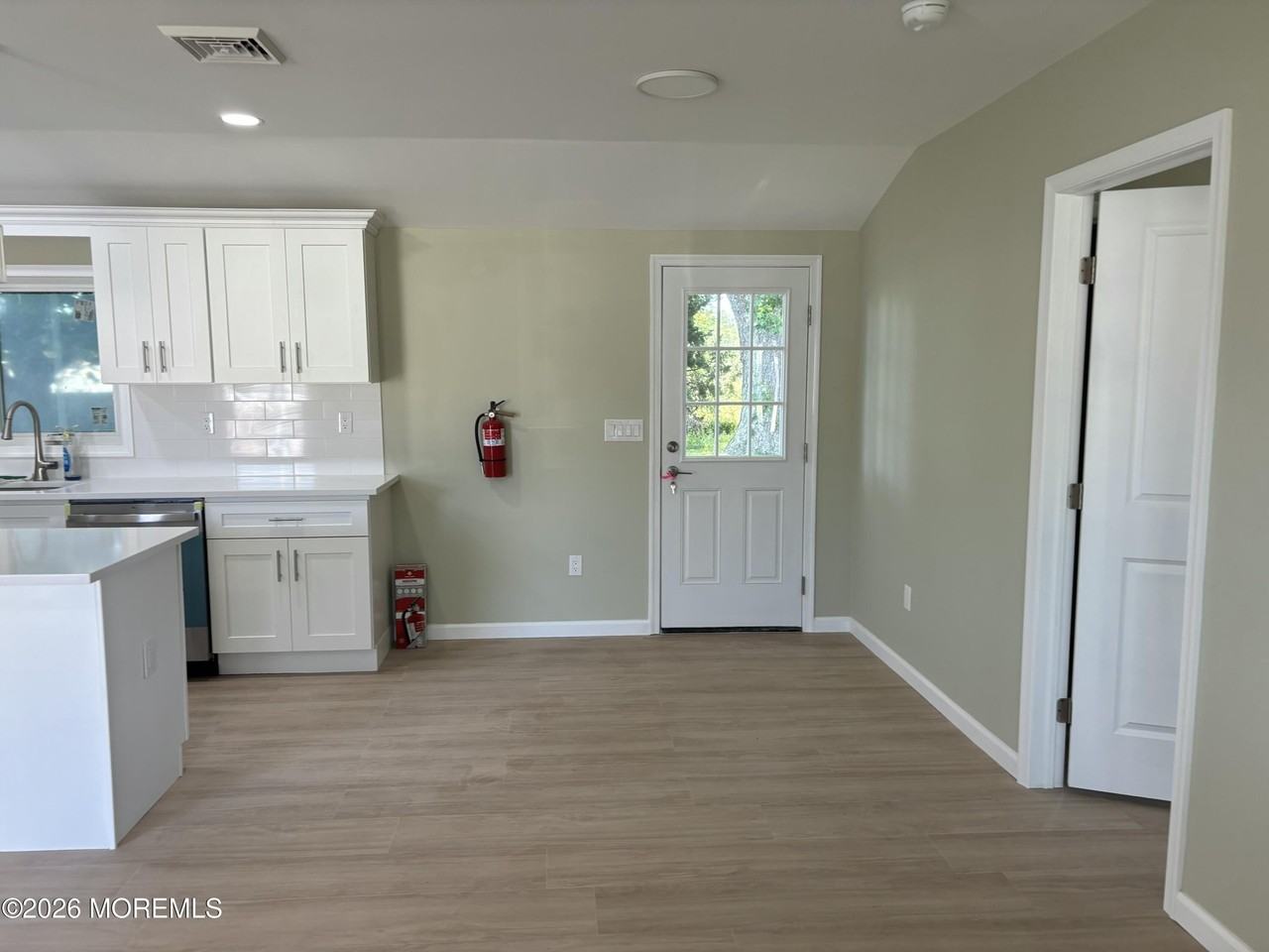 14 Skippers Blvd - Photo 3 of 16