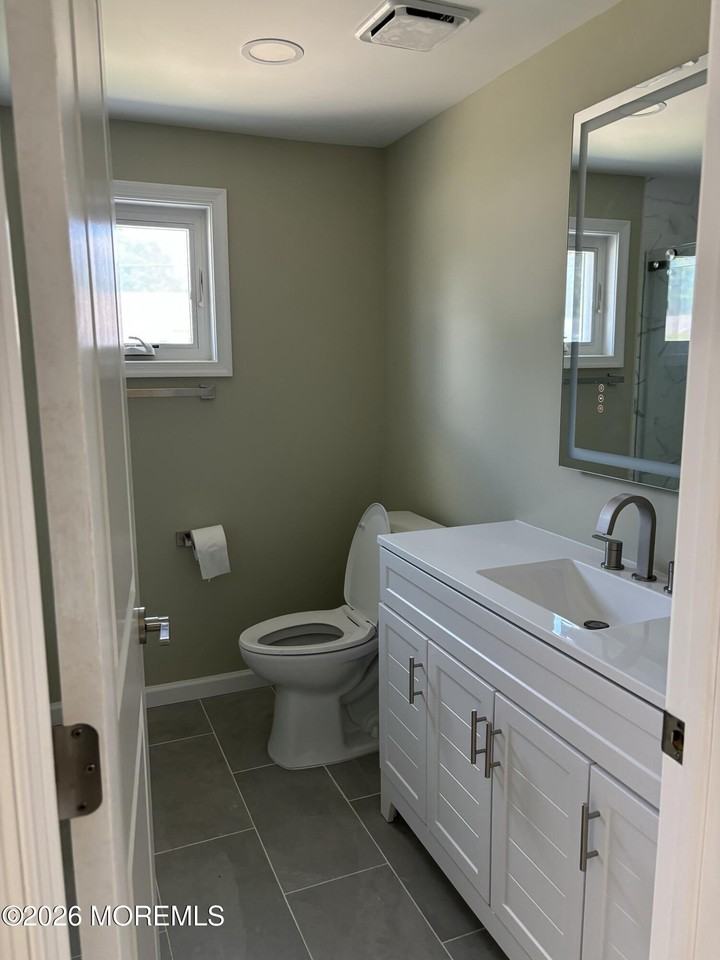 14 Skippers Blvd - Photo 5 of 16