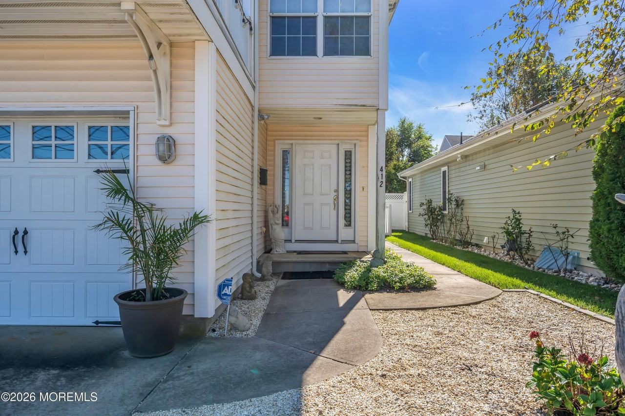 412 Broadway - Photo 3 of 44