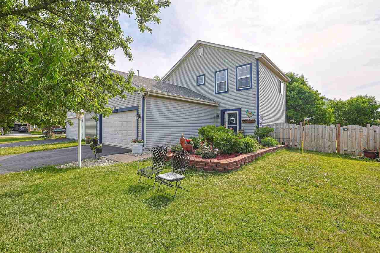 1854 S Fallbrook Dr - Photo 2 of 21