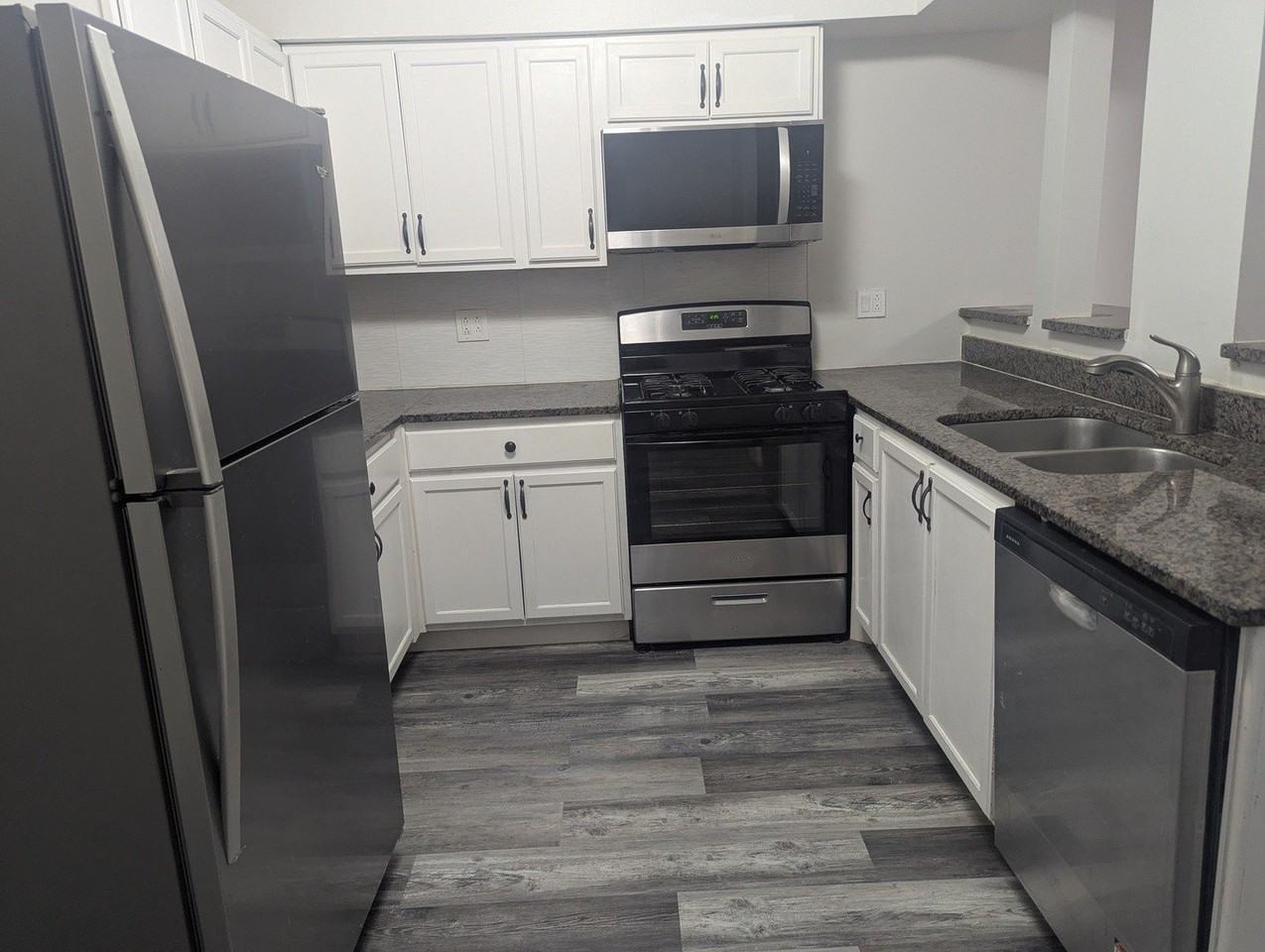 7306 N Winchester Ave #505 - Photo 5 of 10