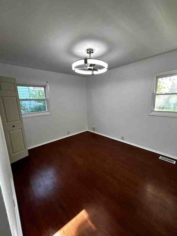 344 Emery Ave - Photo 6 of 10