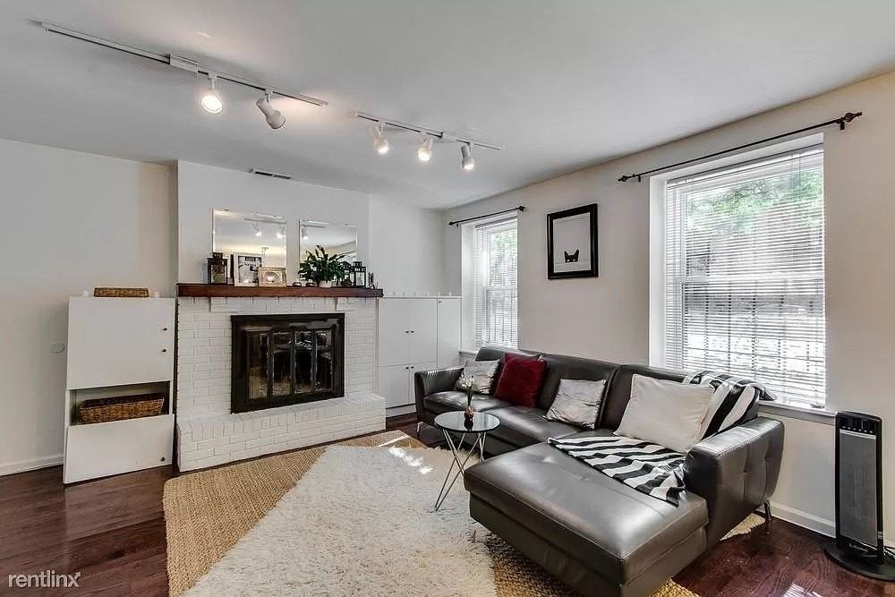 1011 N La Salle Dr #1W - Photo 2 of 24