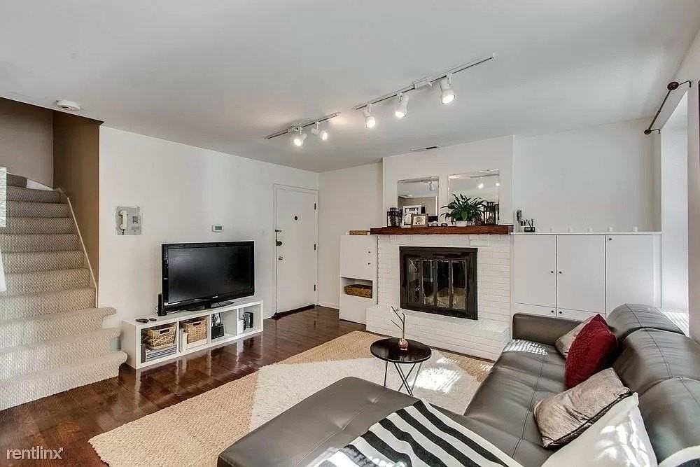 1011 N La Salle Dr #1W - Photo 3 of 24