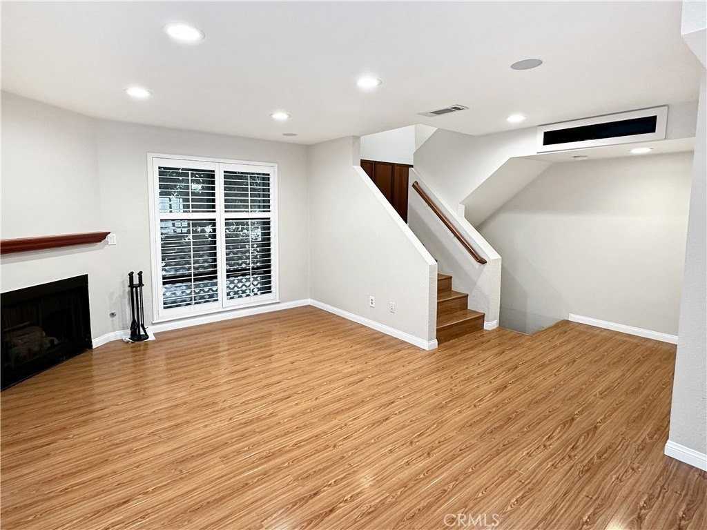 965 E Del Mar Blvd #6 - Photo 3 of 25
