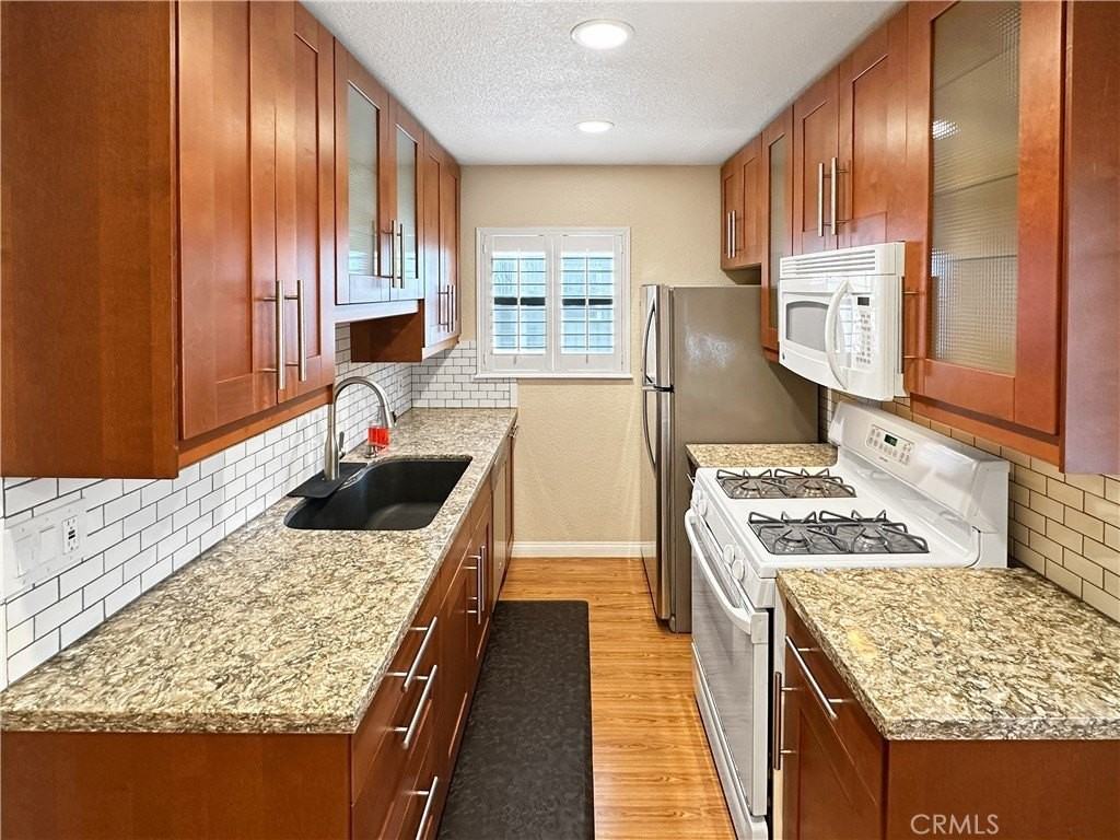 965 E Del Mar Blvd #6 - Photo 5 of 25