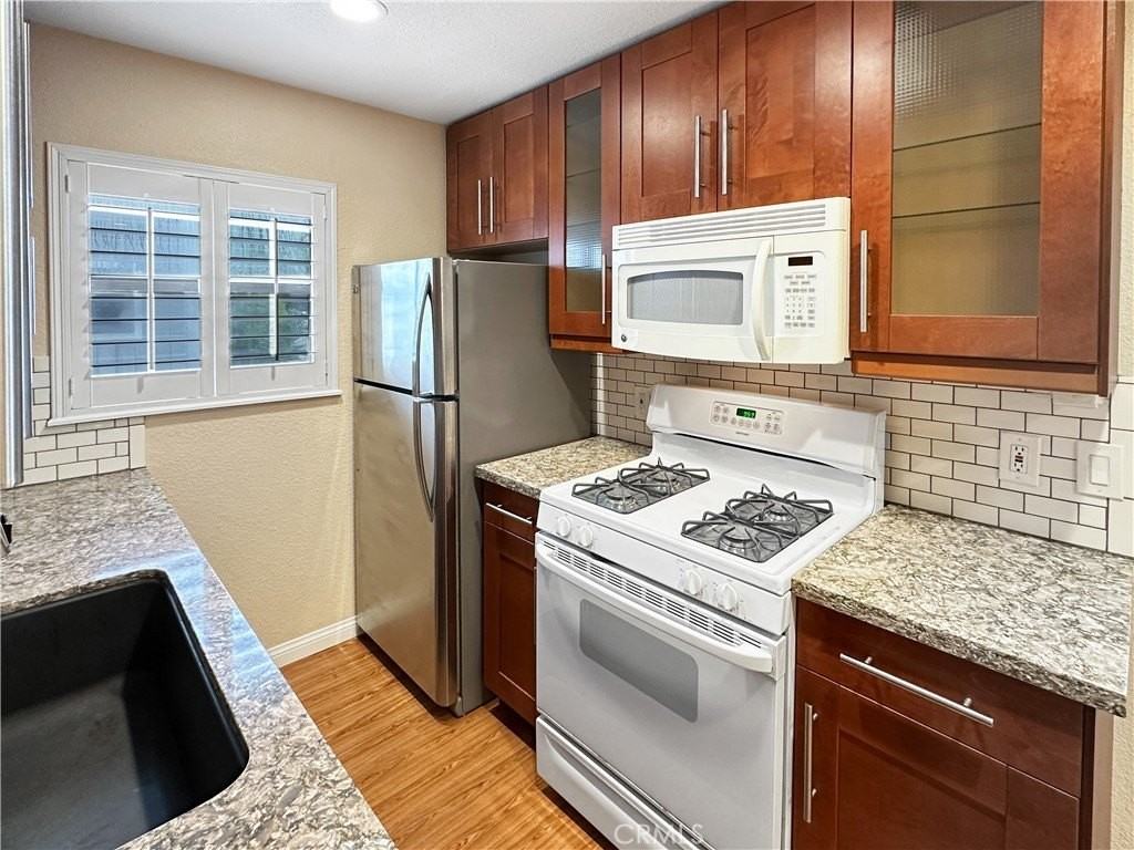 965 E Del Mar Blvd #6 - Photo 6 of 25
