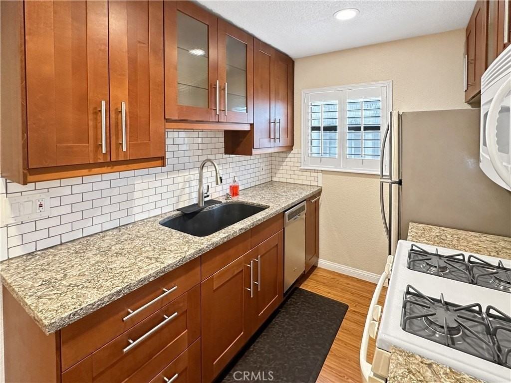 965 E Del Mar Blvd #6 - Photo 7 of 25