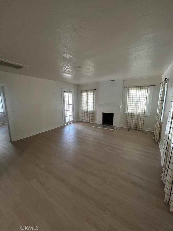 3307 Spruce St - Photo 2 of 12