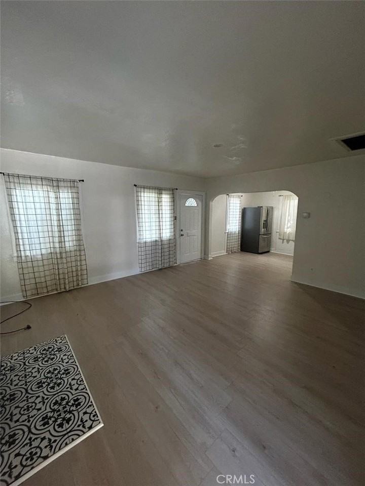 3307 Spruce St - Photo 3 of 12