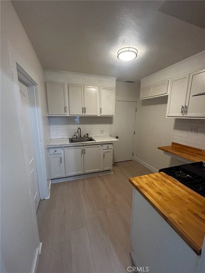 3307 Spruce St - Photo 4 of 12