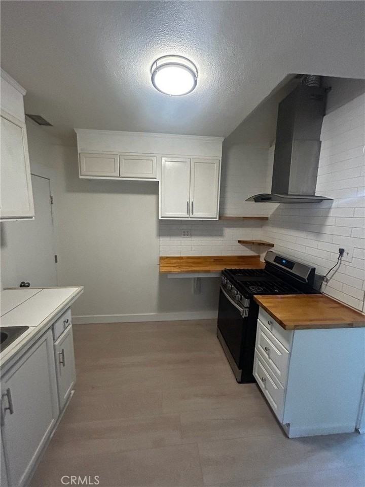 3307 Spruce St - Photo 5 of 12